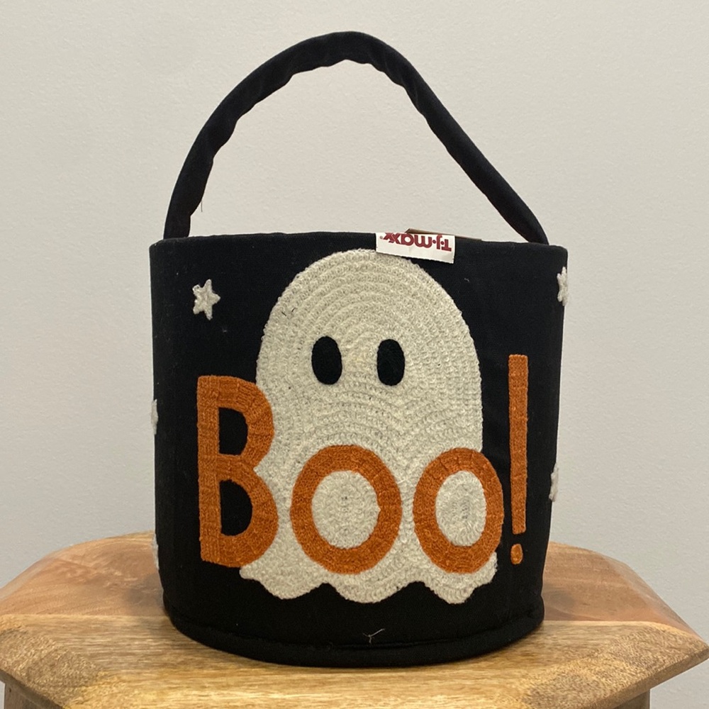 TIK TOK HALLOWEEN RARE BLACK BOO BASKET or TRICK OR TREATING BASKET!